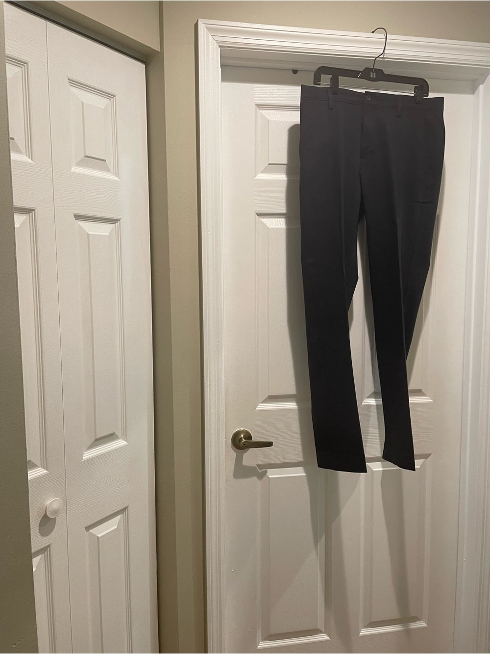 Dockers Black Slim Fit, Straight Chinos for Men